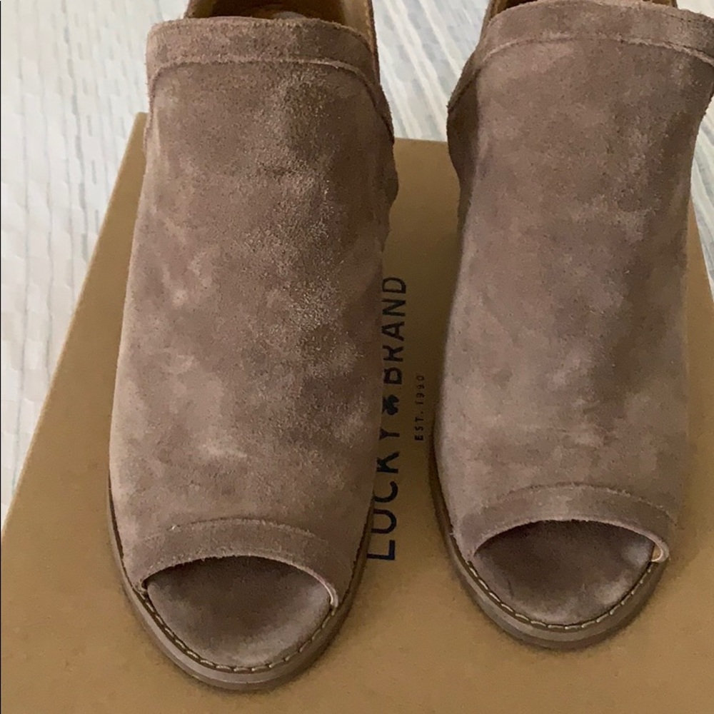 **SOLD** LUCKY 🍀 BRAND BOOTIES